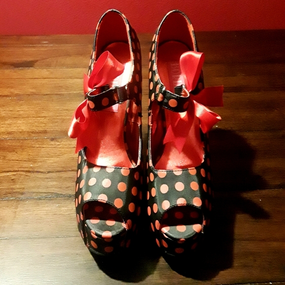 Shoes - Picture 2 of 3